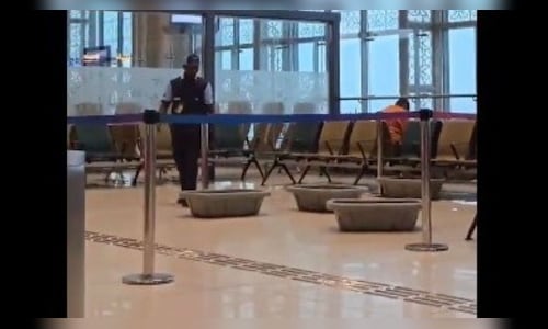 Netizens make fun of ₹2,400 crore Lucknow airport terminal as roof leaks amid rains