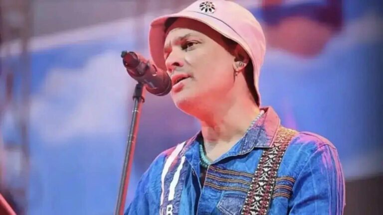 Zubeen Garg’s Fans Remember His Final Wish, Sing Mayabini Ratir Bukut Outside His House | Regional Cinema News
