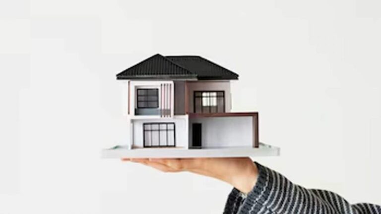 Festive Season Property Market: Is Now The Right Time To Buy A House Or Should You Wait? | Business News