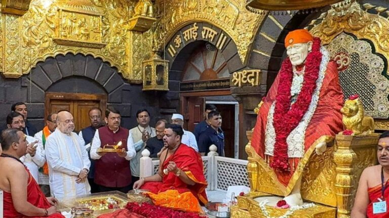 ‘For Happiness And Well-Being’: Amit Shah, Devendra Fadnavis Offer Prayers At Shirdi Saibaba Temple | Video | Politics News