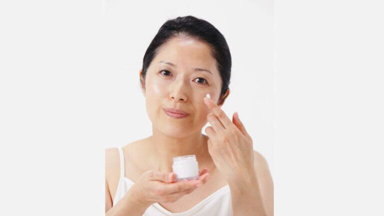 Why Skipping Moisturizer Before Makeup Is The Biggest Festive Skincare Mistake | Beauty News